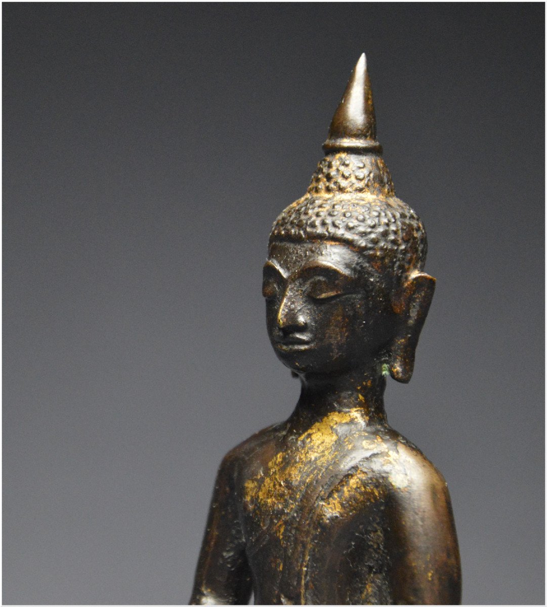 Ancien Royaume de Siam, XVIème - XVIIème siècle, Bouddha en bronze à patine sombre et traces de dorure-photo-7
