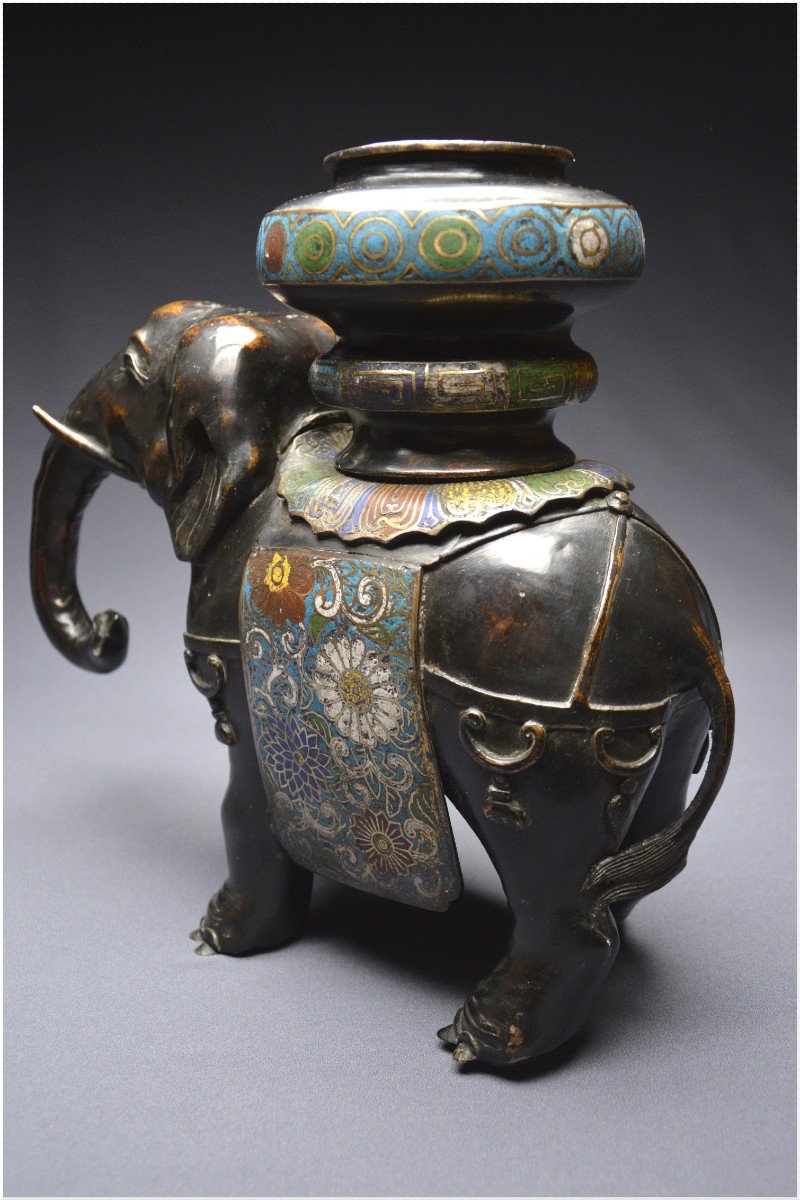 Japon, Ère Meiji (1868 - 1912), Grand brûle-encens à forme d'éléphant en bronze et émaux cloisonnés-photo-2
