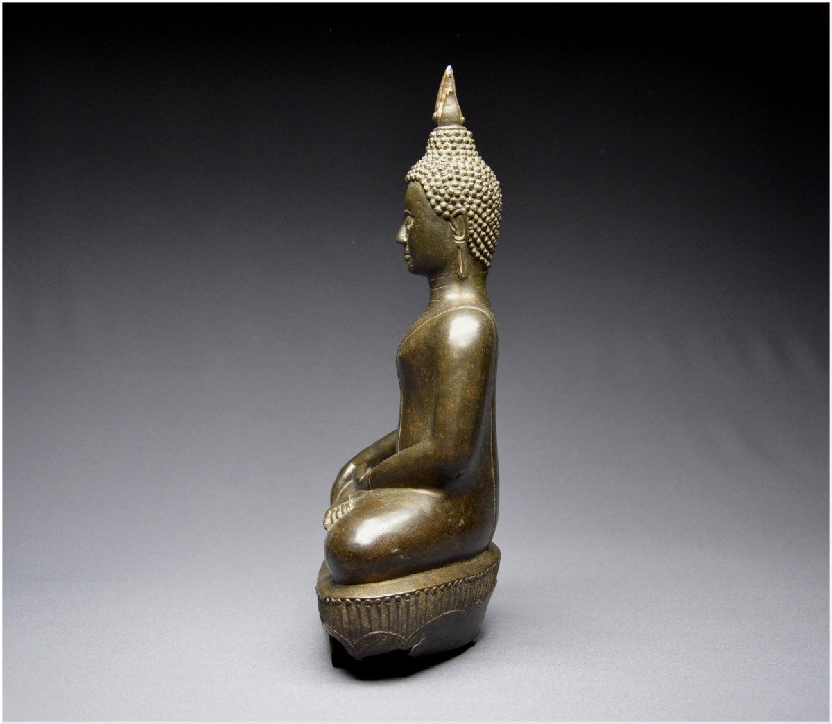 Laos, 18th Century, Maravijaya Buddha In Bronze With Dark Patina-photo-1
