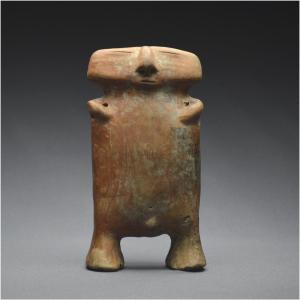 Colombie, 800 – 1200 ap J. –C., Culture Quimbaya, Statuette anthropomorphe en terre cuite beige-orangée