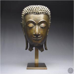 Ancien Royaume de Siam, XVIème - XVIIème siècle, Grande tête de Bouddha en bronze à patine brune