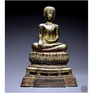 Ancien Royaume de Siam, XVIIIème-XIXème siècle, Grand Bouddha / moine en bronze laqué et doré