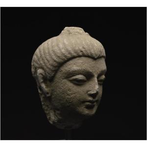 Afghanistan / Pakistan, Aire du Gandhara, IIème-IVème siècle ap J.  -C., Tête de Bouddha, Stuc
