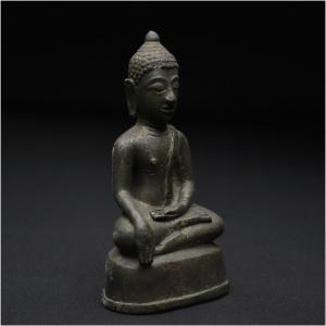 Ancien Royaume de Siam, XIXème siècle, Statuette du Bouddha Maravijaya en bronze