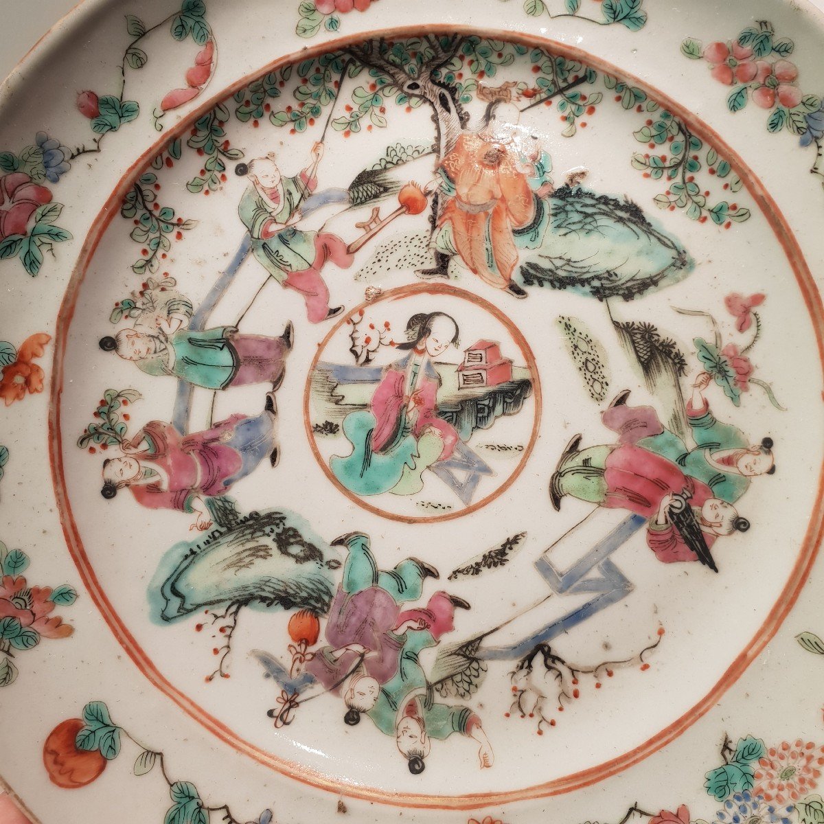Assiette En Porcelaine Famille Rose Chine, 19-20ème Siècle. Marque Sigilaire-photo-2