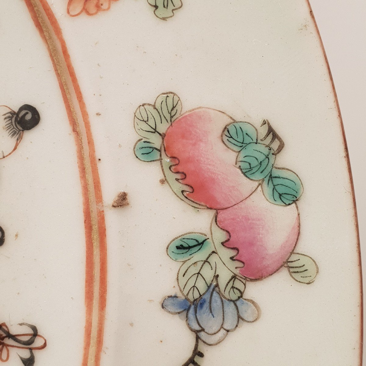 Assiette En Porcelaine Famille Rose Chine, 19-20ème Siècle. Marque Sigilaire-photo-1