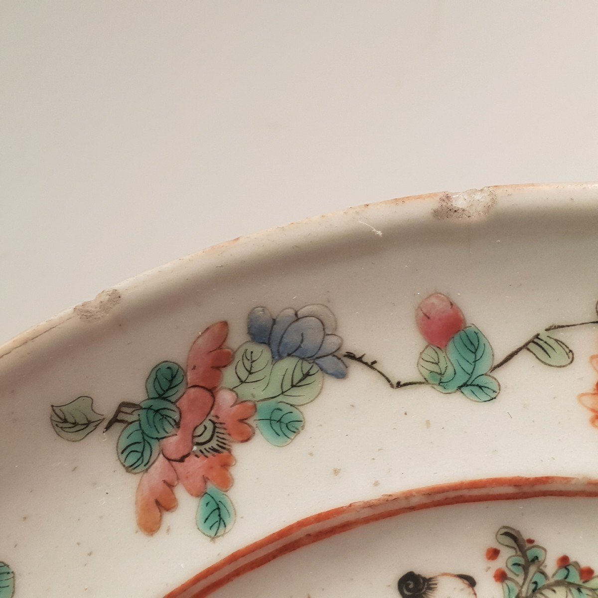 Assiette En Porcelaine Famille Rose Chine, 19-20ème Siècle. Marque Sigilaire-photo-2