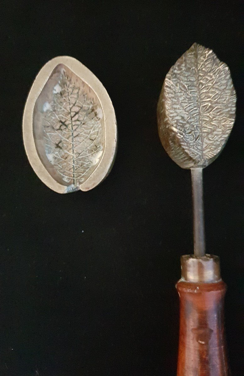 19th Century Bronze Leaf Embossing Iron-photo-2