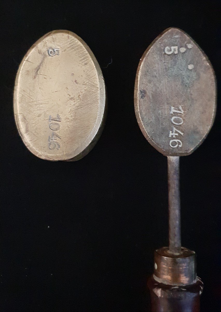 19th Century Bronze Leaf Embossing Iron-photo-3