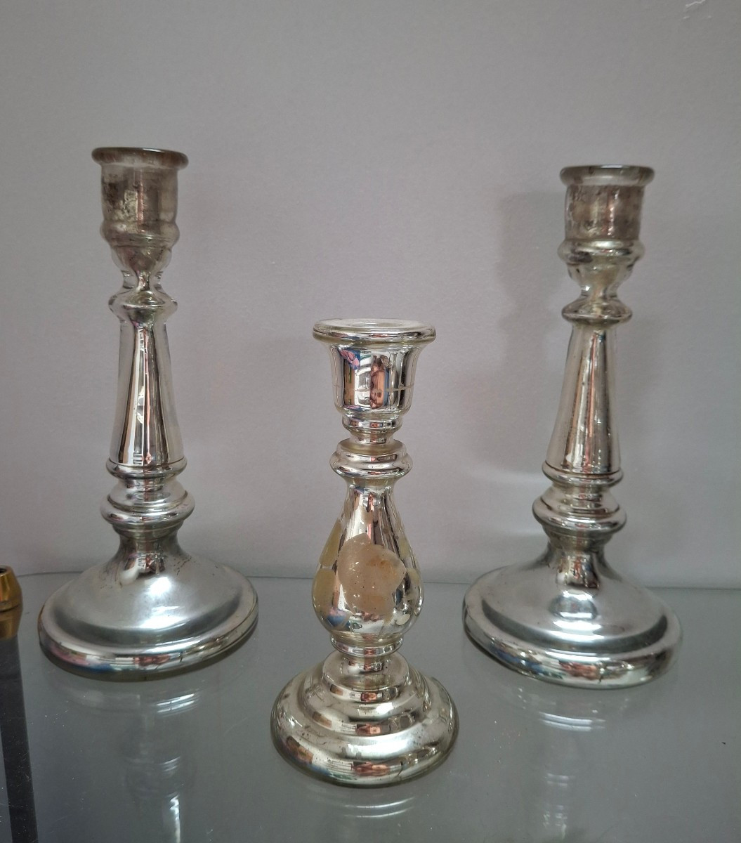 3 bougeoirs dont 1 paire et 2 vases en verre eglomisé, a décor floral peint,  nap. III, 19eme -photo-3