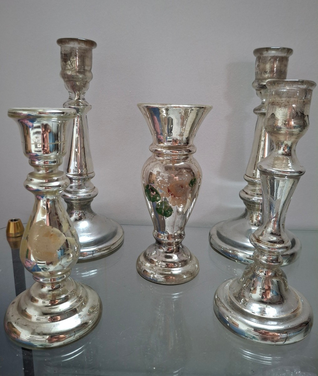 3 bougeoirs dont 1 paire et 2 vases en verre eglomisé, a décor floral peint,  nap. III, 19eme 