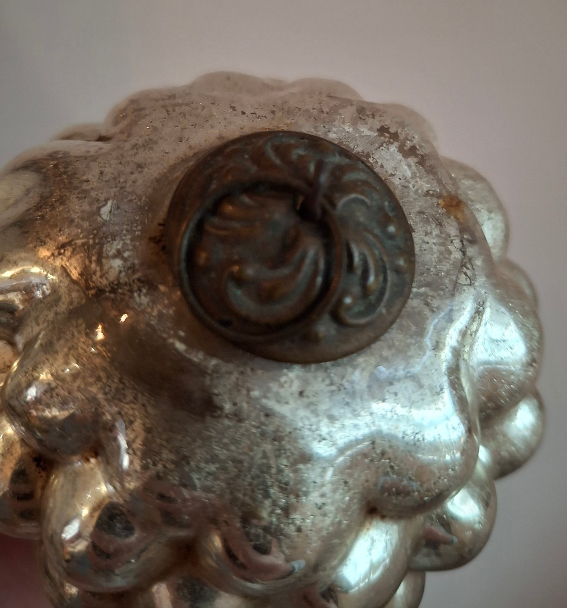 Boule de Noël ancienne en verre eglomisé raisin, fin 19eme siècle -photo-1