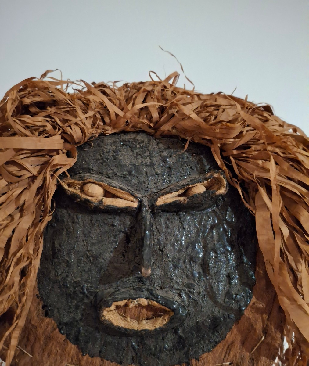 Masque en fibres et pigment bitumineux, amazonie, Brésil-photo-3