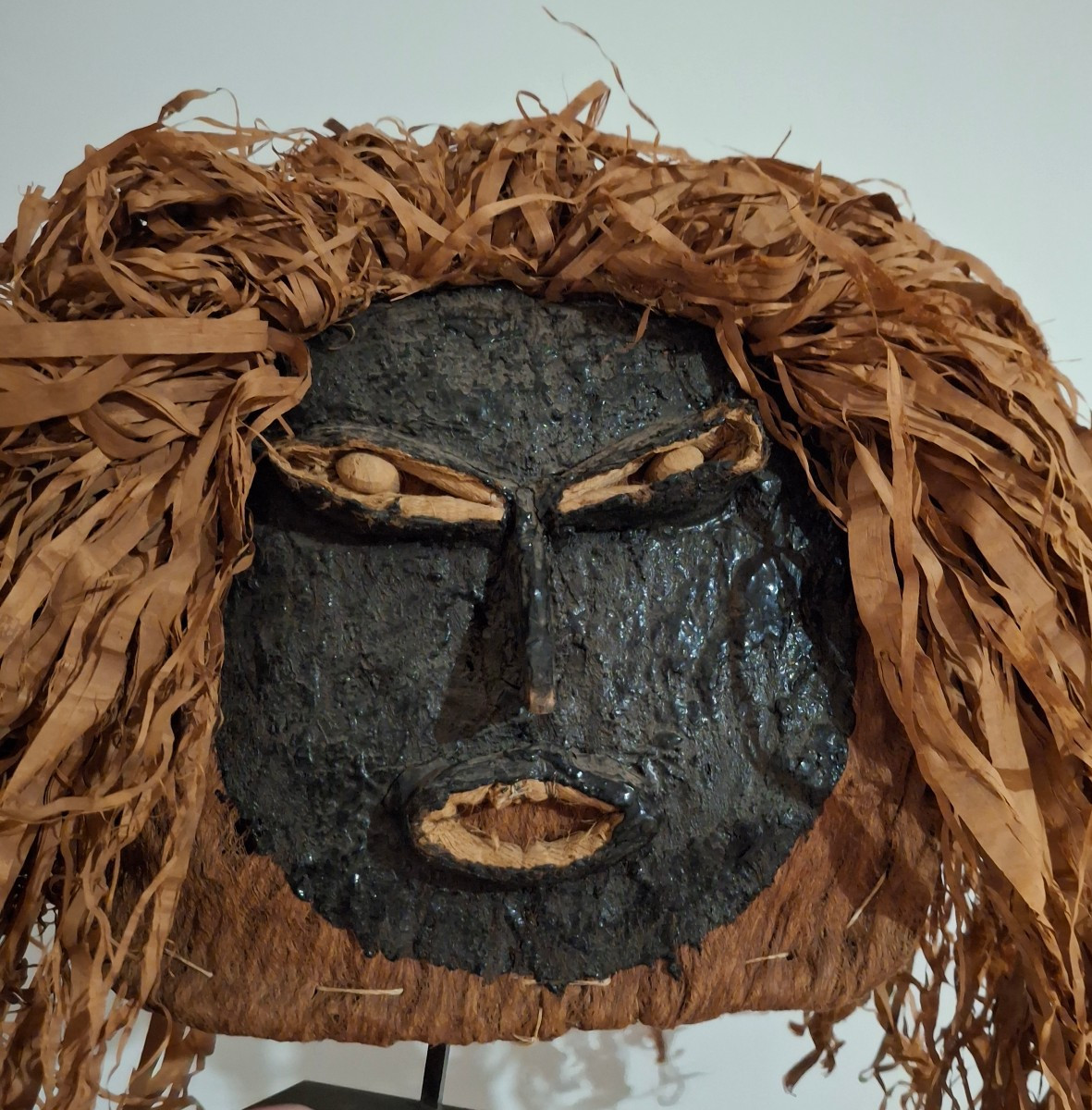 Masque en fibres et pigment bitumineux, amazonie, Brésil