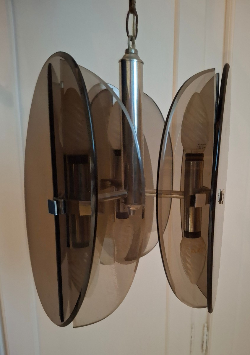Lustre en verre et metal chromé, vers 1970-80.