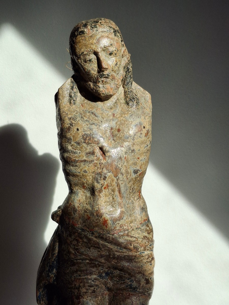 Buste de christ en bois polychrome, France, 16-17th