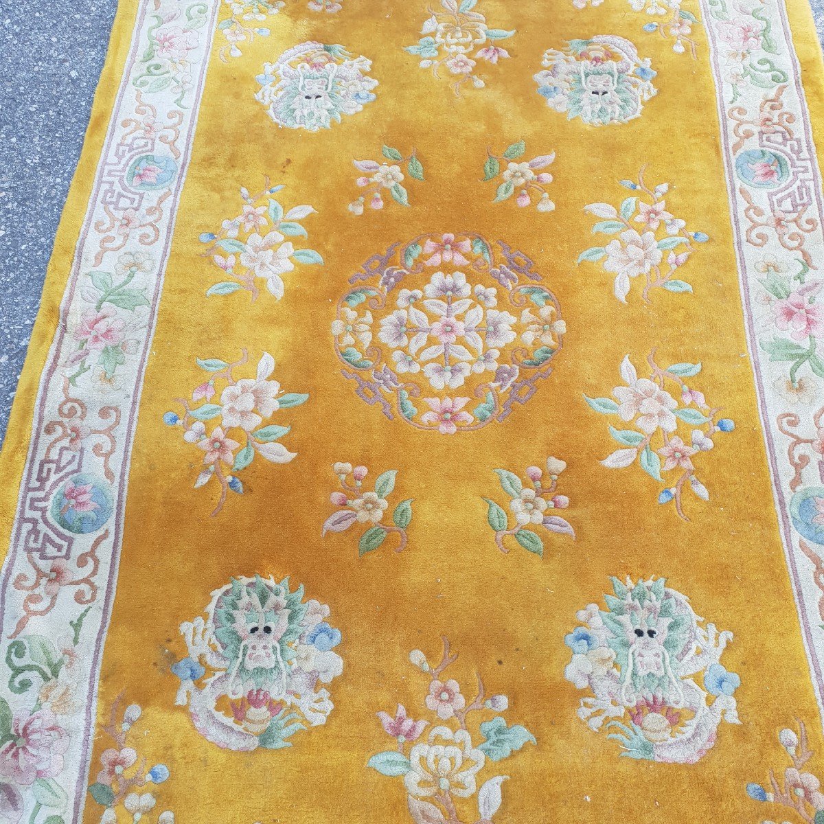 Important Chinese Wool Carpet, 20th. Decor Of Flowers And Dragons-photo-1