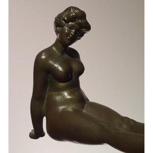 Femme Assise Allongée En Bronze, 20 ème Siècle 