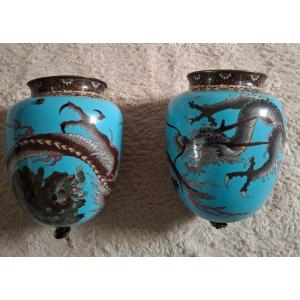 Paire de vases a suspendre en bronze cloisonné,  japon, Meiji.  Dragon et shishi