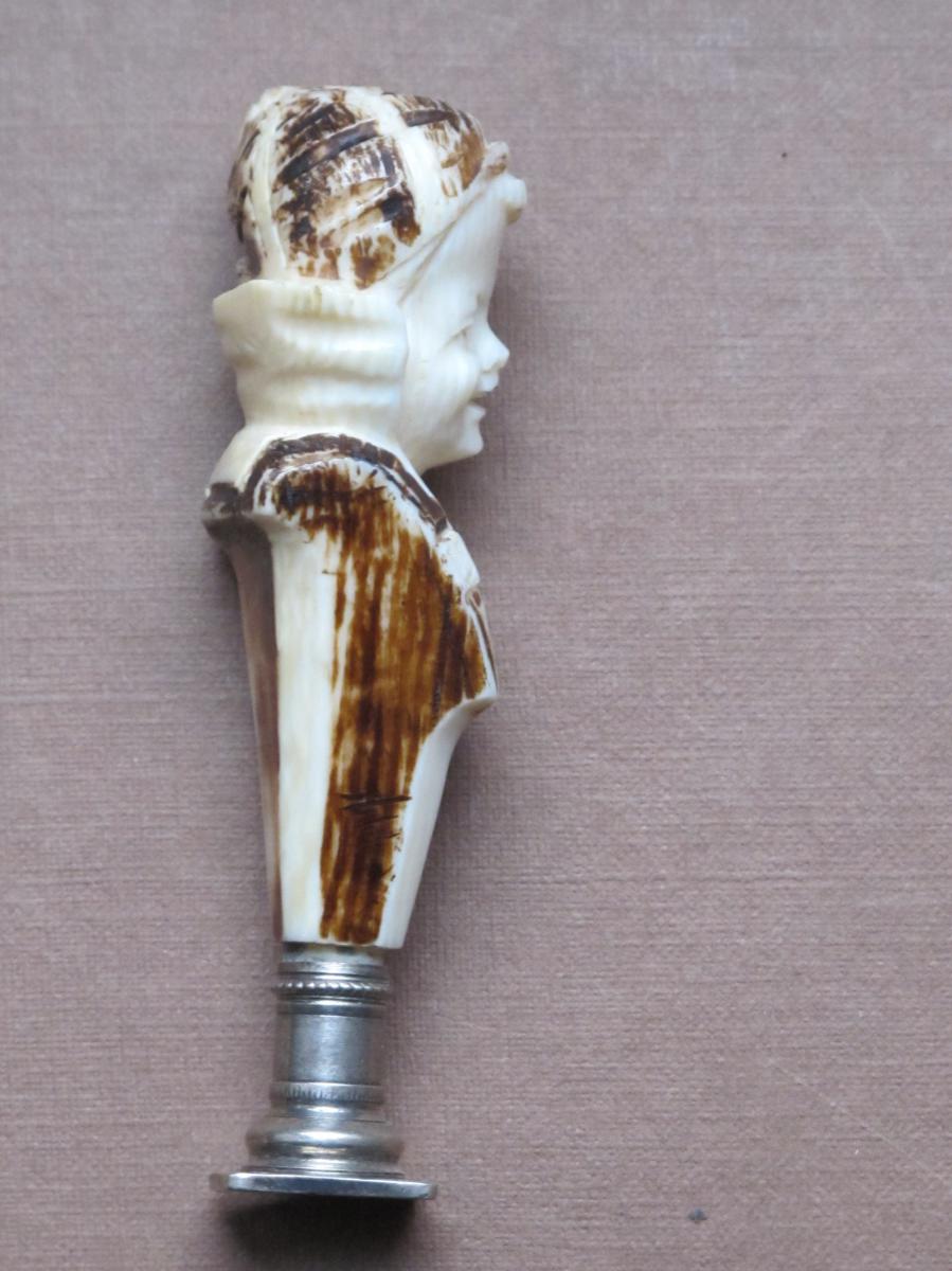 Stamp Ivoire Contained In A Bust Of Child-photo-1