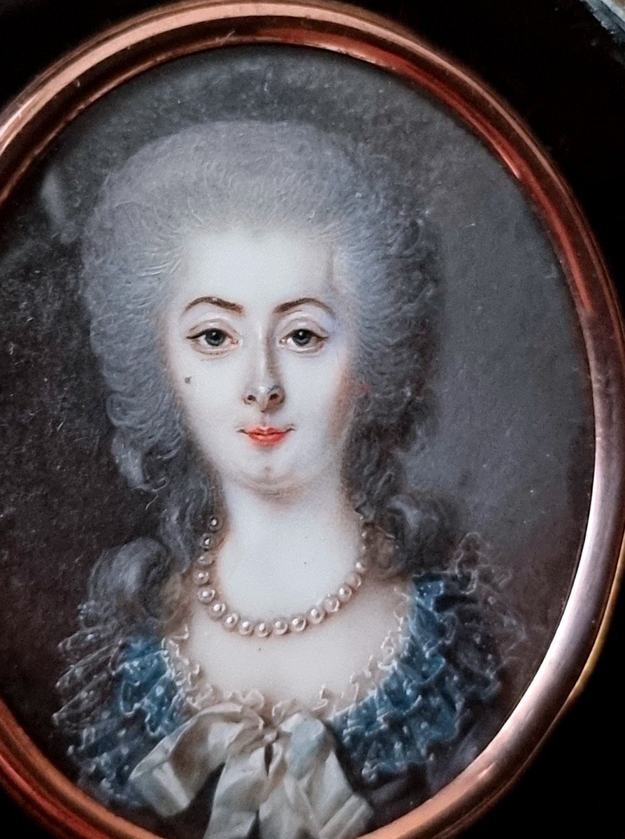 Miniature Femme Au Collier De Perles époque XVIIIe Siècle 