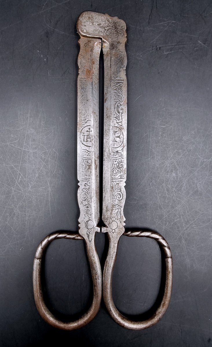 Pair Of Sugar Scissors 17th Century Engraved With An Ihs Monogram-photo-1