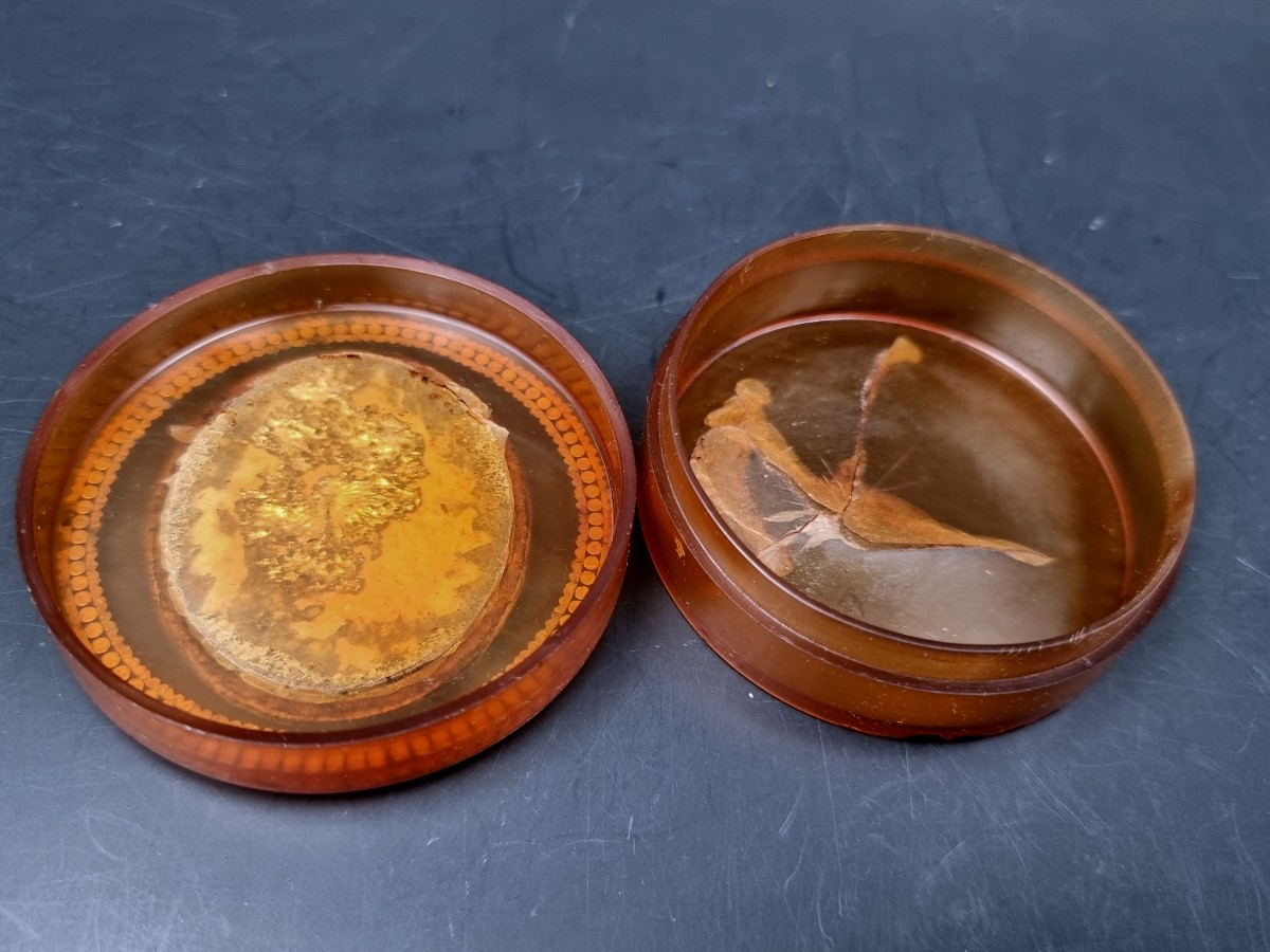 Two Boxes And A Tortoiseshell Case Speckled With Gold Medallion For Friendship Late 17th Early 19th Century-photo-3