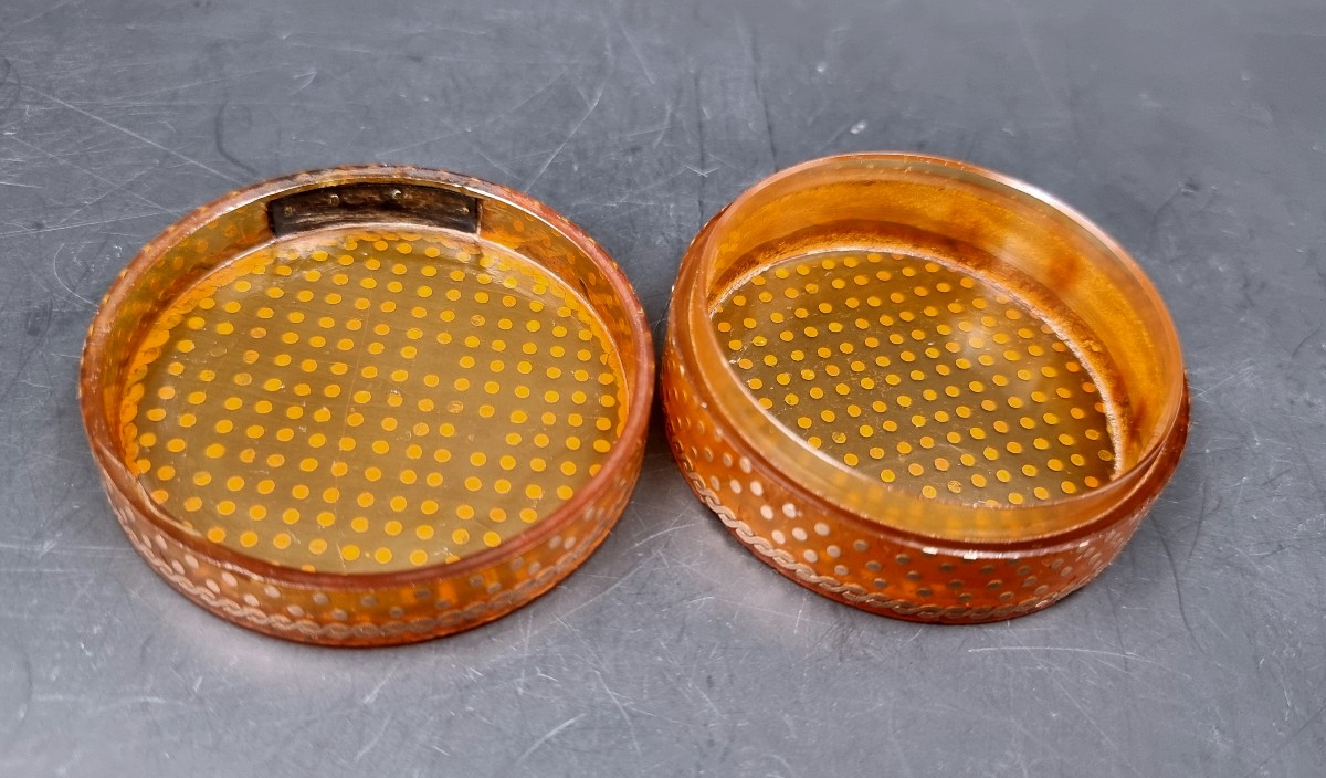 Two Boxes And A Tortoiseshell Case Speckled With Gold Medallion For Friendship Late 17th Early 19th Century-photo-4