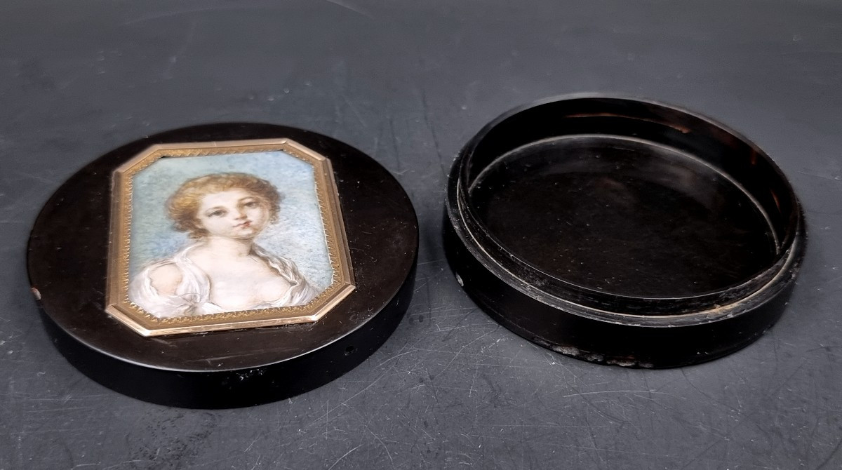 boite circulaire avec une miniature de jeune fille sur le couvercle époque empire-photo-3