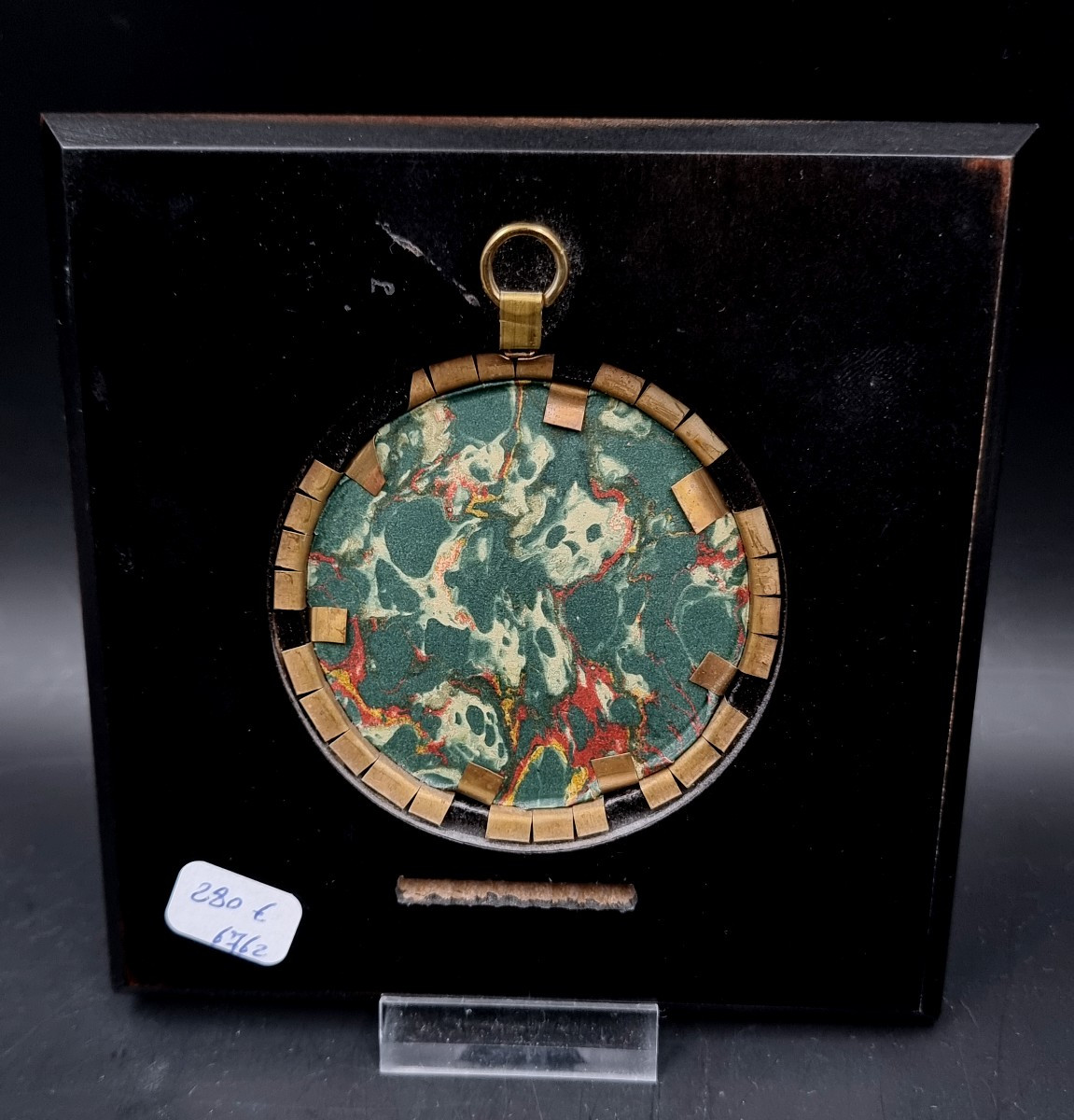 Miniature enfant jouant dans son trotteur ou youpala dans un intérieur-photo-3