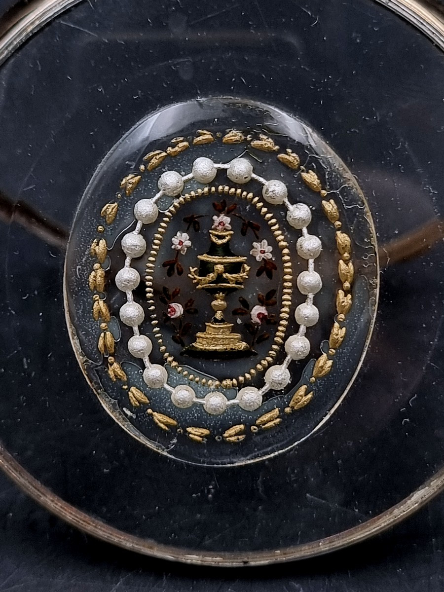 boite plate ou custode  décor d'médaillon en cristallo-cérame composé d'une urne et de perles -photo-2