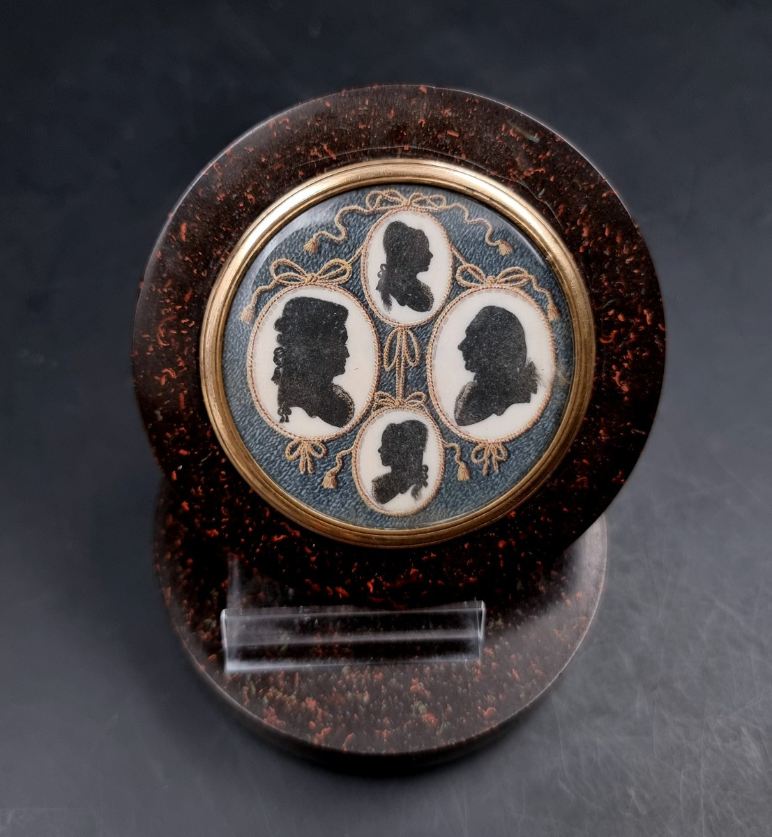 boite tabatière circulaire représentant le profil d'une famille époque Louis XVI -photo-2