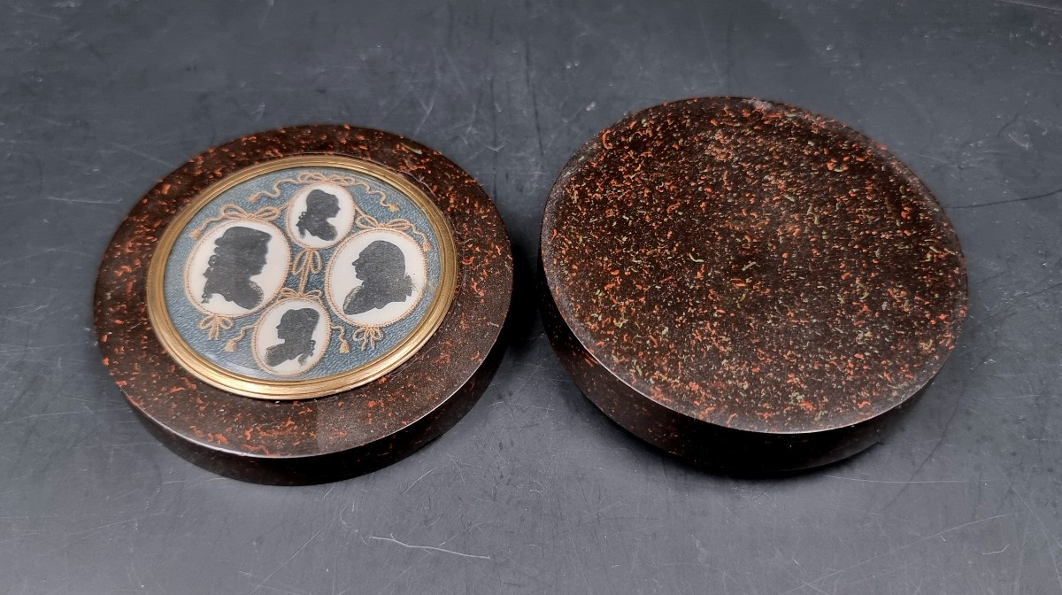 boite tabatière circulaire représentant le profil d'une famille époque Louis XVI -photo-4