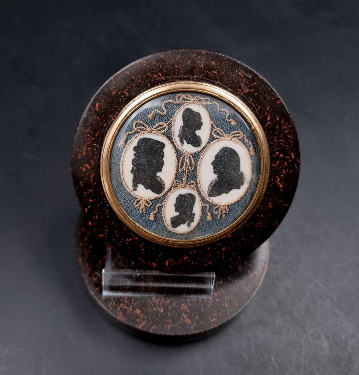boite tabatière circulaire représentant le profil d'une famille époque Louis XVI -photo-6