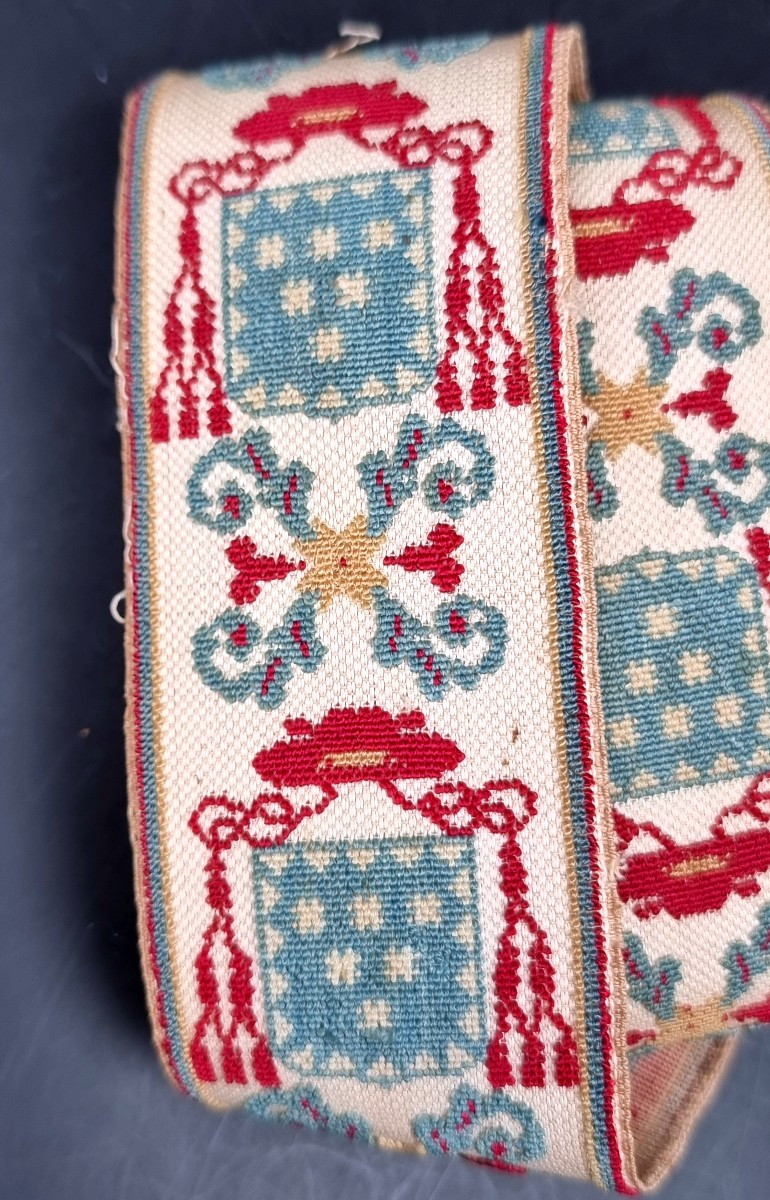 ruban galon ornement de livrée brodé d'armoiries d'écus de la famille Altieri Vincenzo Maria -photo-3