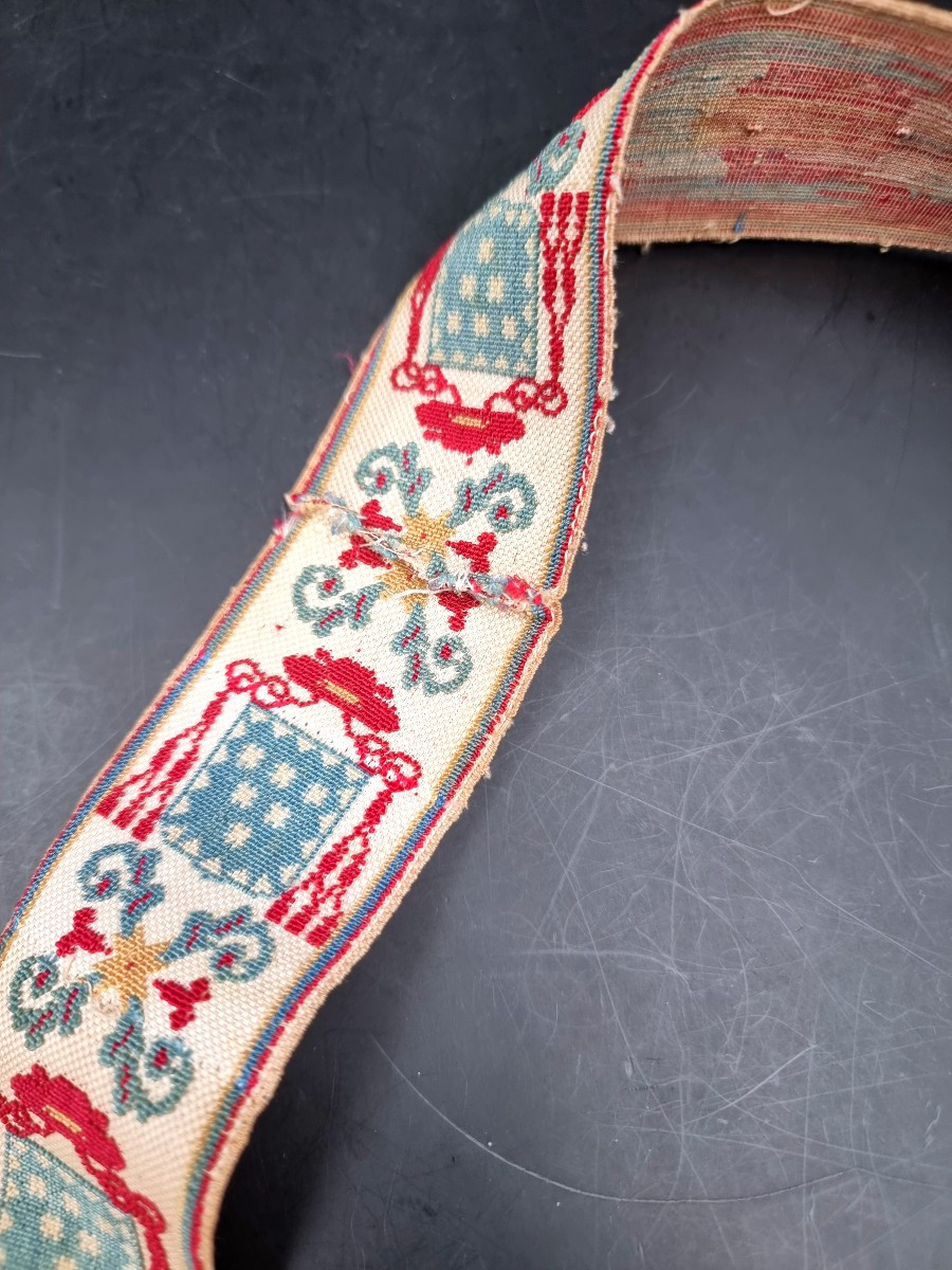 ruban galon ornement de livrée brodé d'armoiries d'écus de la famille Altieri Vincenzo Maria -photo-1