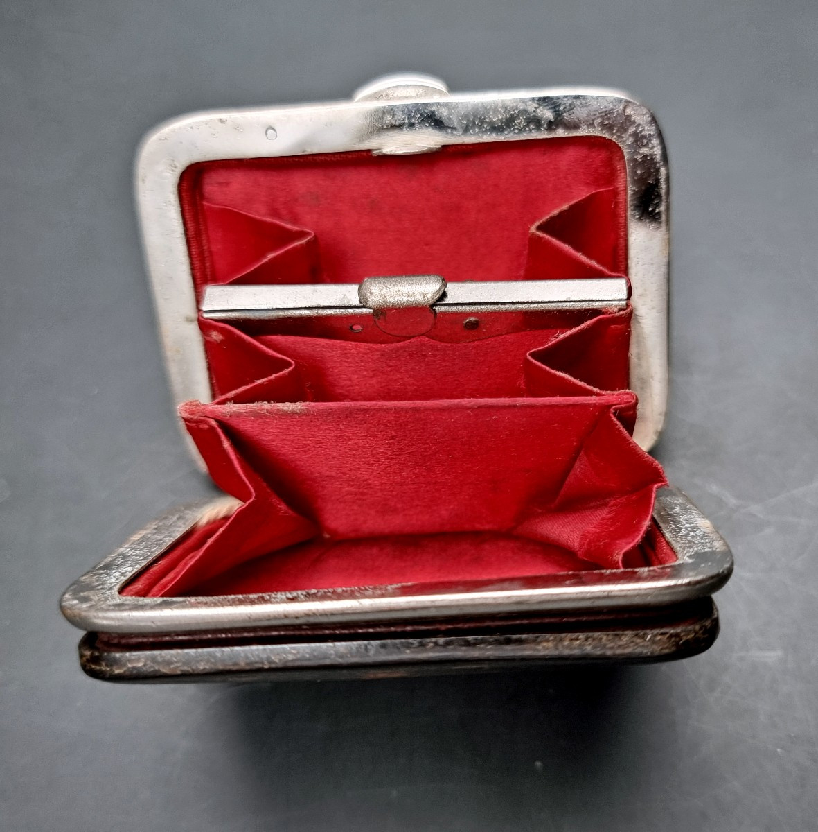 porte monnaie en écaille incrustée d'argent et de nacre-photo-1