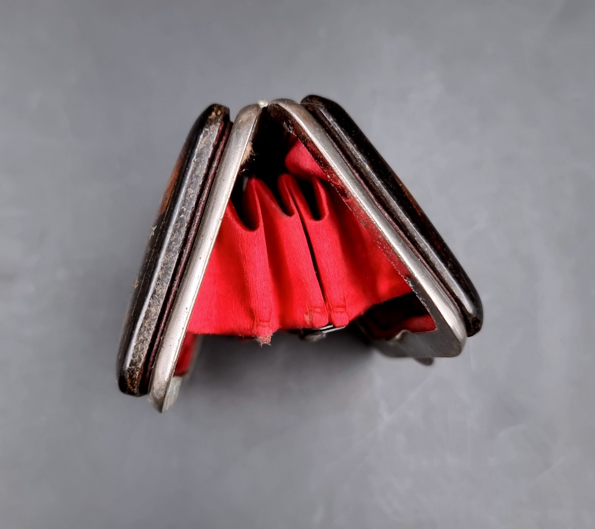 porte monnaie en écaille incrustée d'argent et de nacre-photo-3