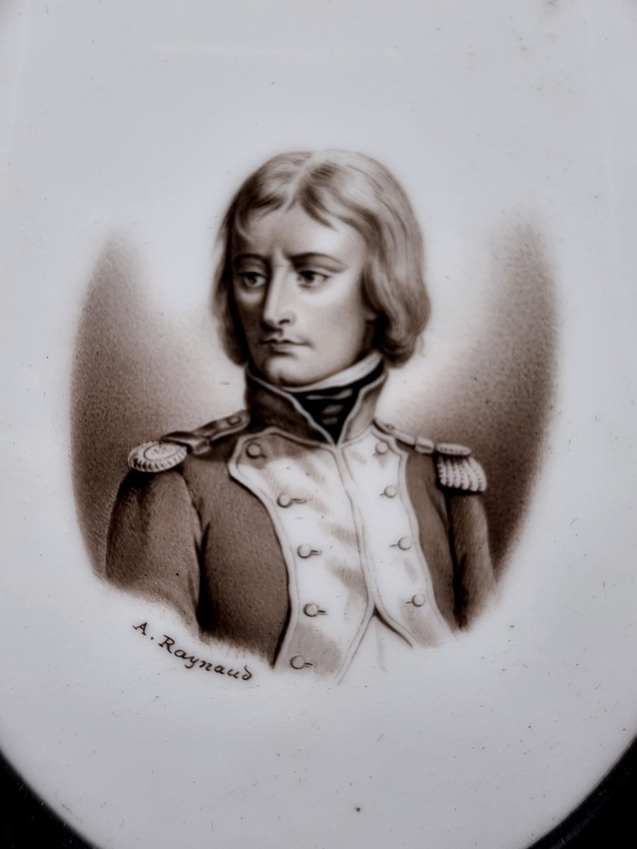 médaillon en porcelaine Empereur Bonaparte Napoléon cadre en bois noirci signature A. Raynaud-photo-2