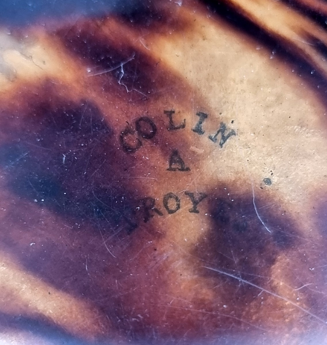 boite avec une miniature d'une scène de révolutionnaire (bonnet phrygien) signée Colin a Troyes-photo-1