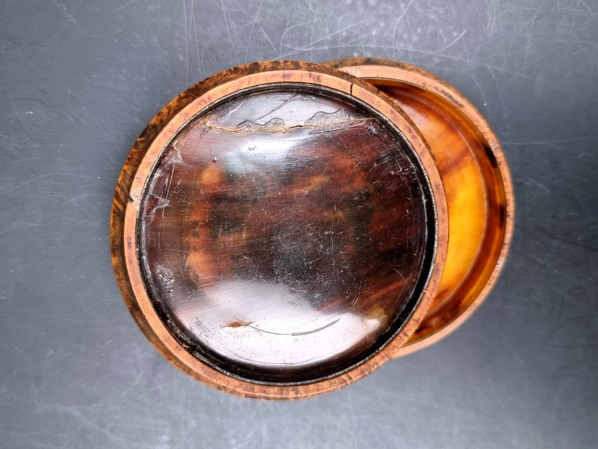 boite en loupe avec le profil de Napoléon 1er empereur en laiton repoussé-photo-1