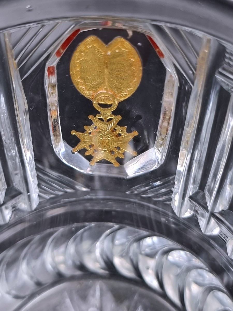 gobelet cristallo-cérame au  décor d'une médaille de l'ordre de Saint Louis avec son ruban -photo-5