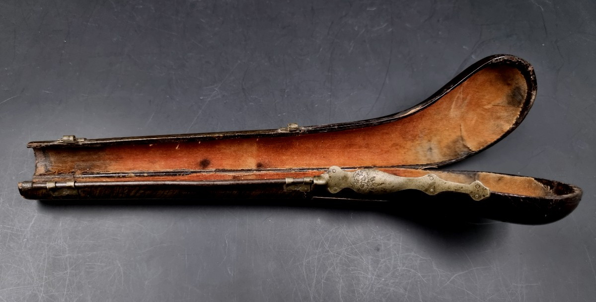 Pistol-shaped Pipe Box -photo-3