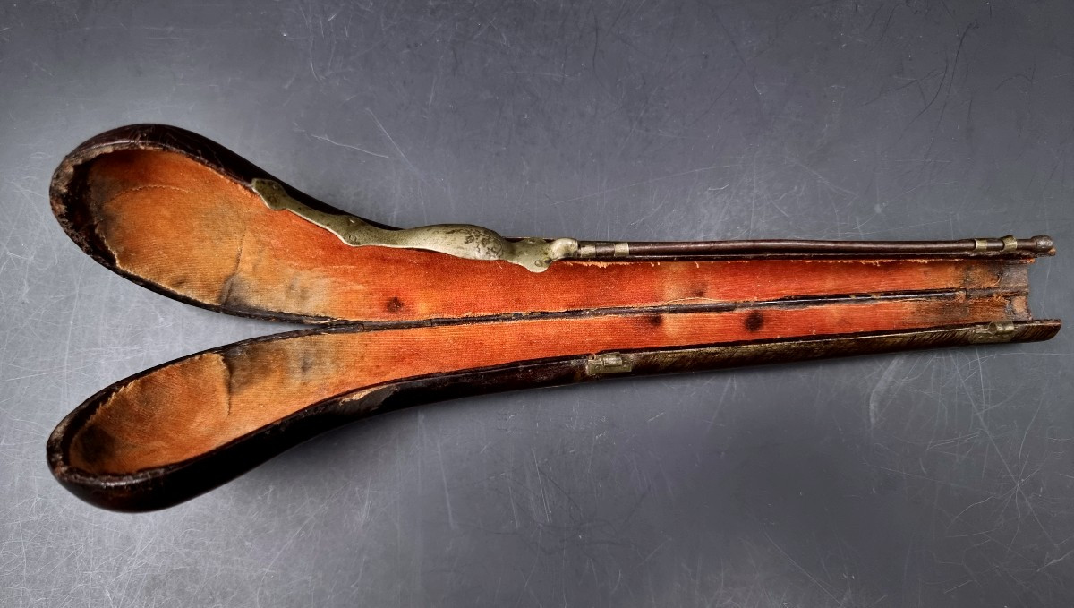 Pistol-shaped Pipe Box -photo-1