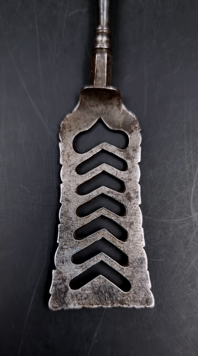 A Shovel, Known As A "couvot" Shovel, Made Of Wrought Iron And Openwork With Heart Motifs-photo-2