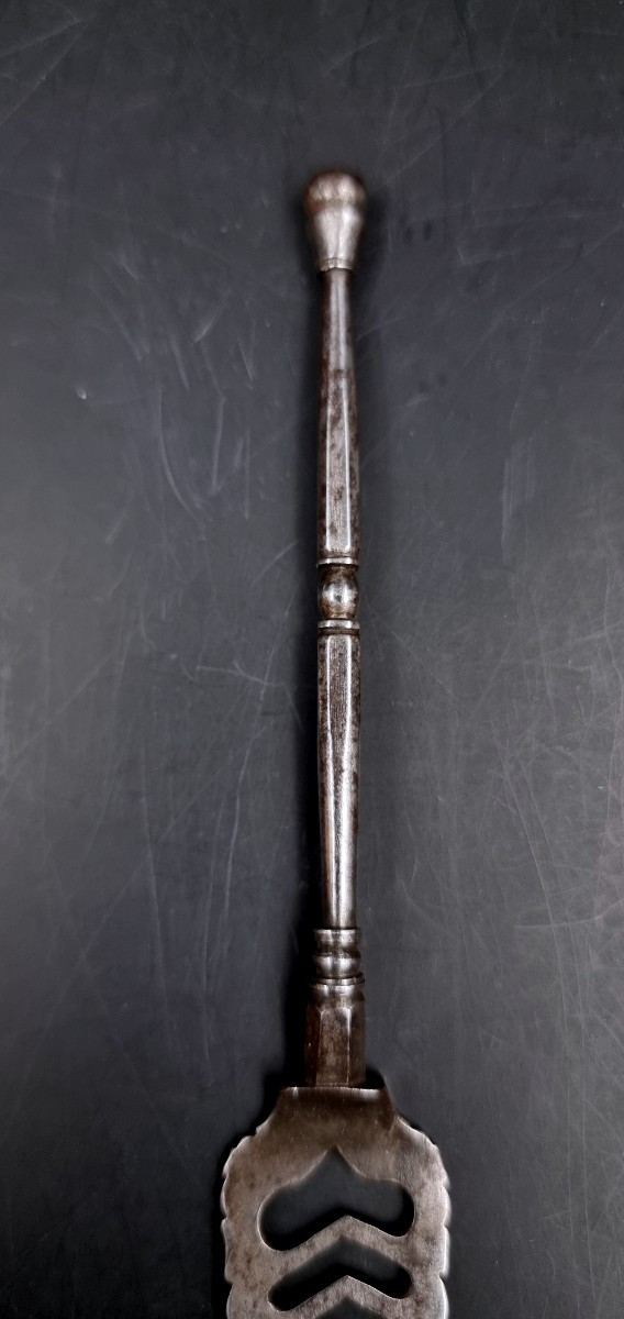 A Shovel, Known As A "couvot" Shovel, Made Of Wrought Iron And Openwork With Heart Motifs-photo-3