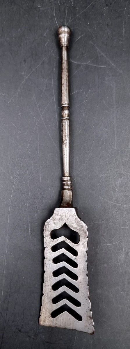 A Shovel, Known As A "couvot" Shovel, Made Of Wrought Iron And Openwork With Heart Motifs-photo-4