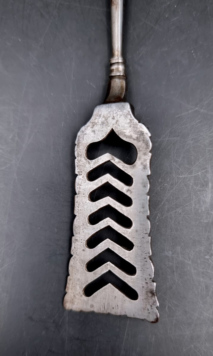 A Shovel, Known As A "couvot" Shovel, Made Of Wrought Iron And Openwork With Heart Motifs-photo-1