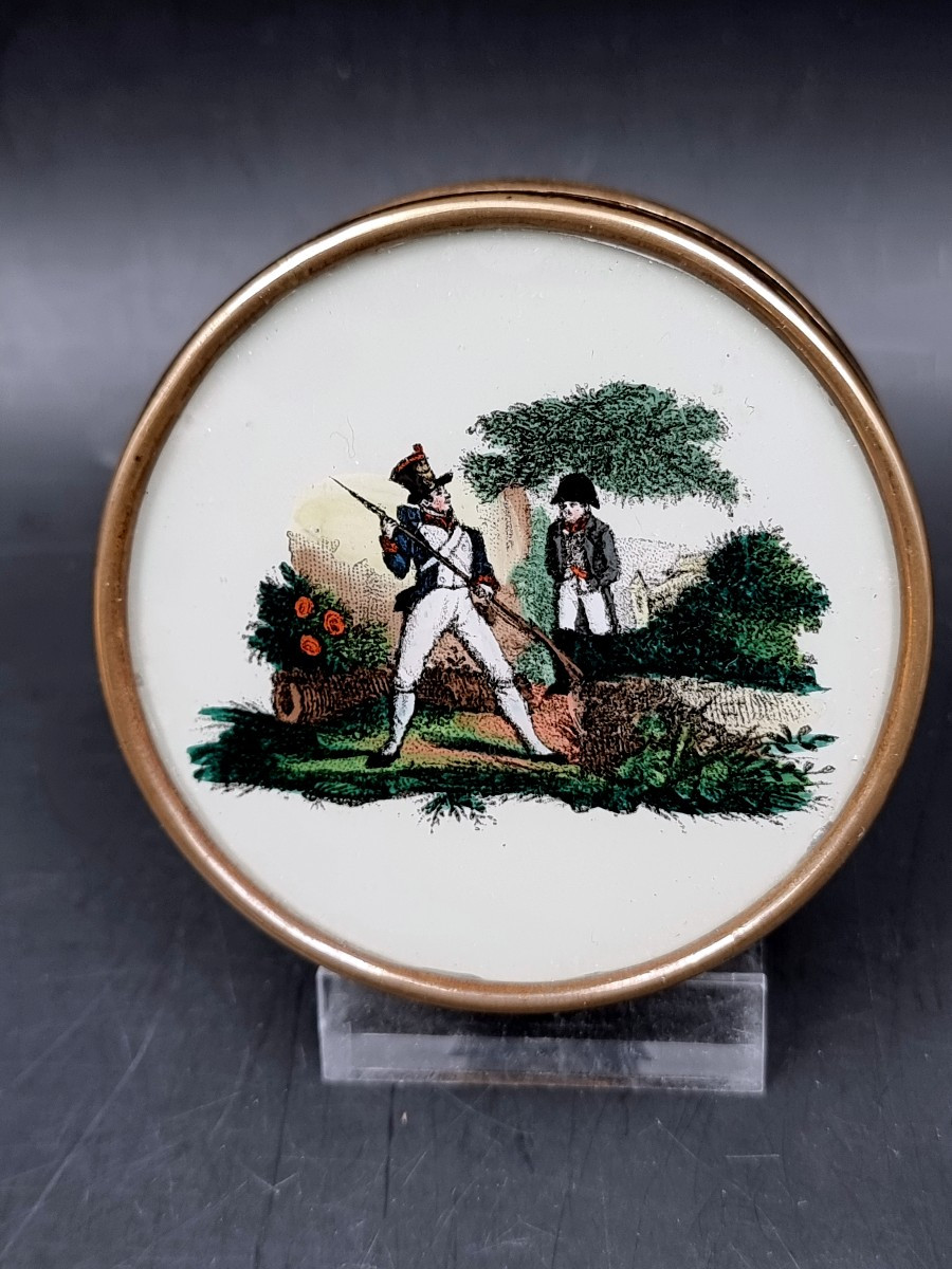 boite à bonbons  fixé sous verre représentant Napoléon et grognard étiquette fabricant Beauvais-photo-2