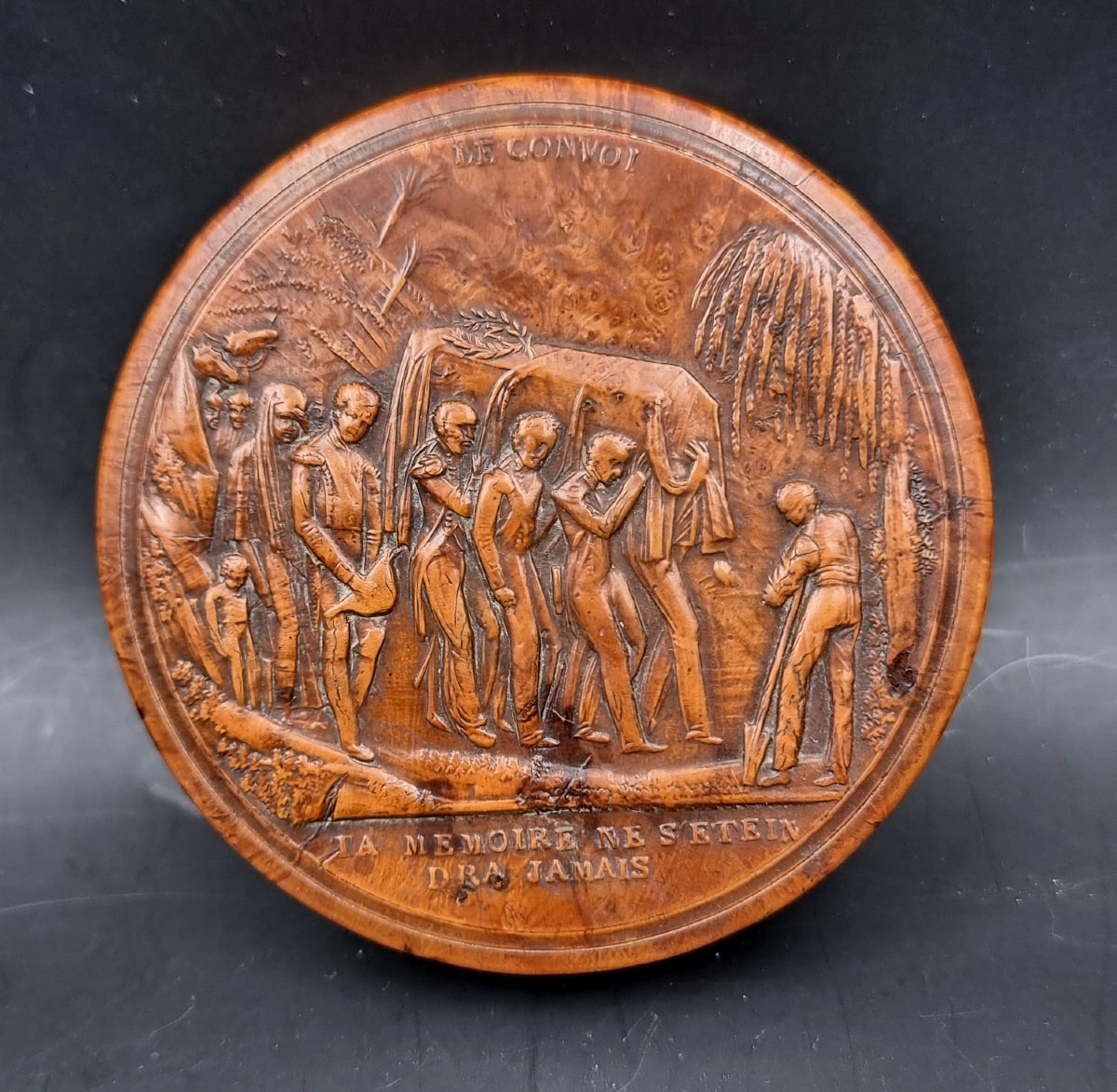 boite en bois pressé  convoi  cercueil de l'empereur Napoléon porté par ses fidèles compagnons 